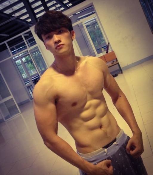 Duc Tuan huong dan bai tap lung, bap tay, truoc bung hinh anh