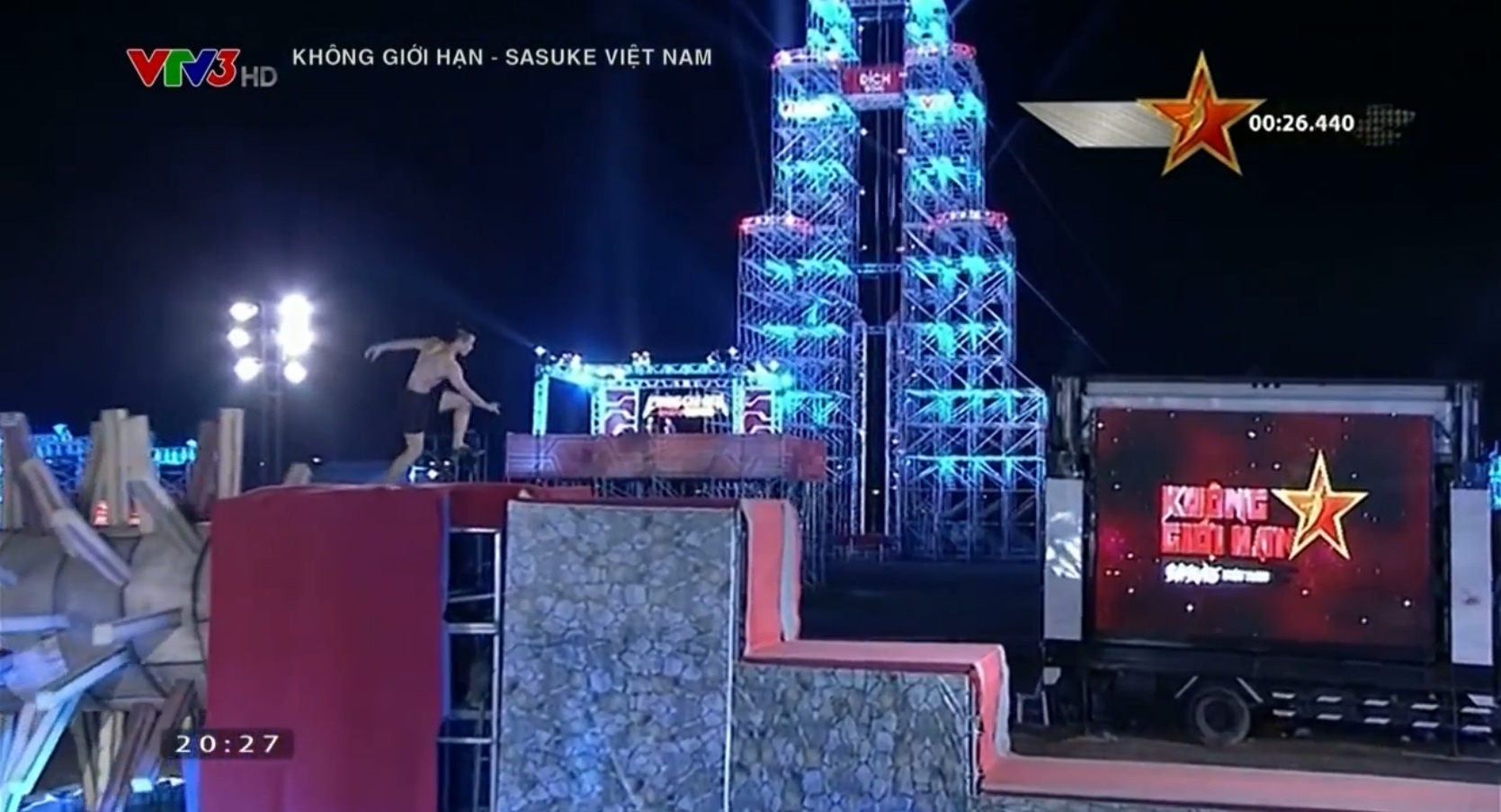 NGUYEN XUAN TU | STAGE 1B | SASUKE VIET NAM 2015 (SEASON 1) hinh anh