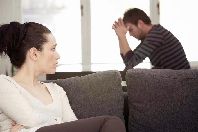 Nguyên nhân gây xuất tinh ngược là do tổn thương gây nhiễu loạn các sợi thần kinh giao cảm trung gian vùng cổ bàng quang và vùng cơ thắt tuyến tiền liệt.