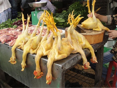 Cach nhan biet thit ga nhuom hoa chat vang da hinh anh
