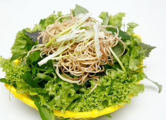 Cach loai bo ky sinh trung tren rau song hinh anh