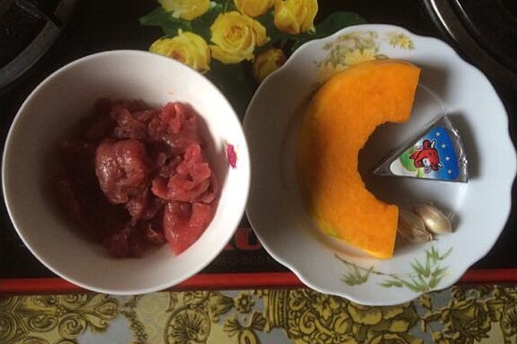 Chao thit bo, bi do, pho mai cho be luoi an hinh anh