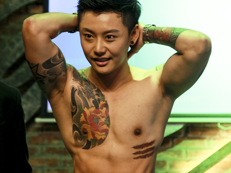 Bi quyet tang co toan than cua hot boy chuyen gioi Thai Lan hinh anh