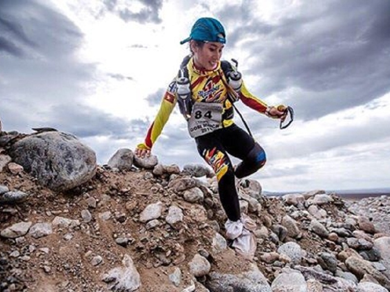 Phuong phap tap luyen cua co gai vuot 250 km sa mac hinh anh