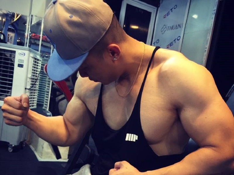Chang trai nang 90 kg van so huu than hinh 6 mui hinh anh