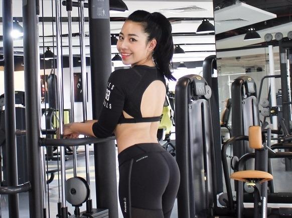 Bai tap giup so huu vong ba 97 cm cua nu HLV xinh dep hinh anh