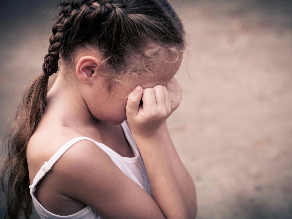 Moi nguy hiem khi con gai day thi truoc tuoi 13 hinh anh