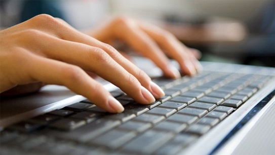 10 vat dung ban hon bon cau tai noi lam viec hinh anh