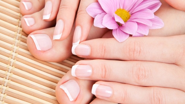 An gi giup toc va mong khoe hon? hinh anh