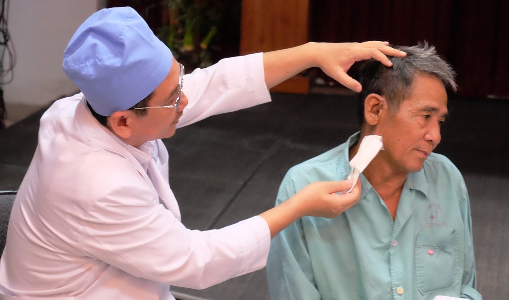 Mo lay tam nam trong tai benh nhan hon mot nam hinh anh