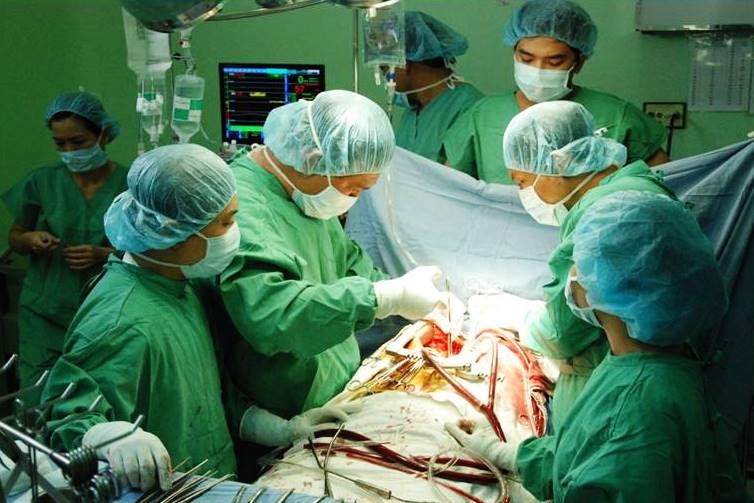 mo cap cuu tim mach anh 1