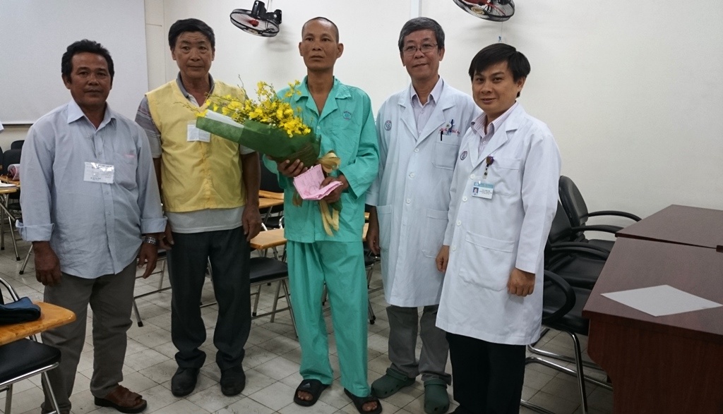 Ngu dan tau ca Binh Dinh bi ban da xuat vien hinh anh