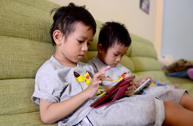 Con mac chung roi loan than kinh vi dung nhieu smartphone hinh anh