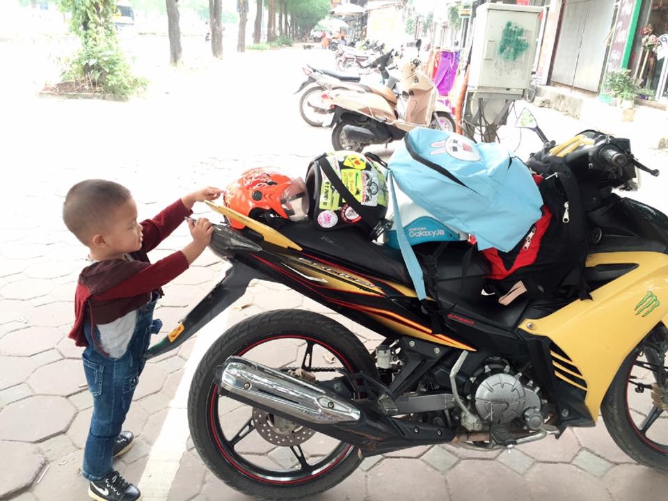 Me 9X vuot gan 300 km dua 'tinh yeu nho' don 'trung thu lon' hinh anh