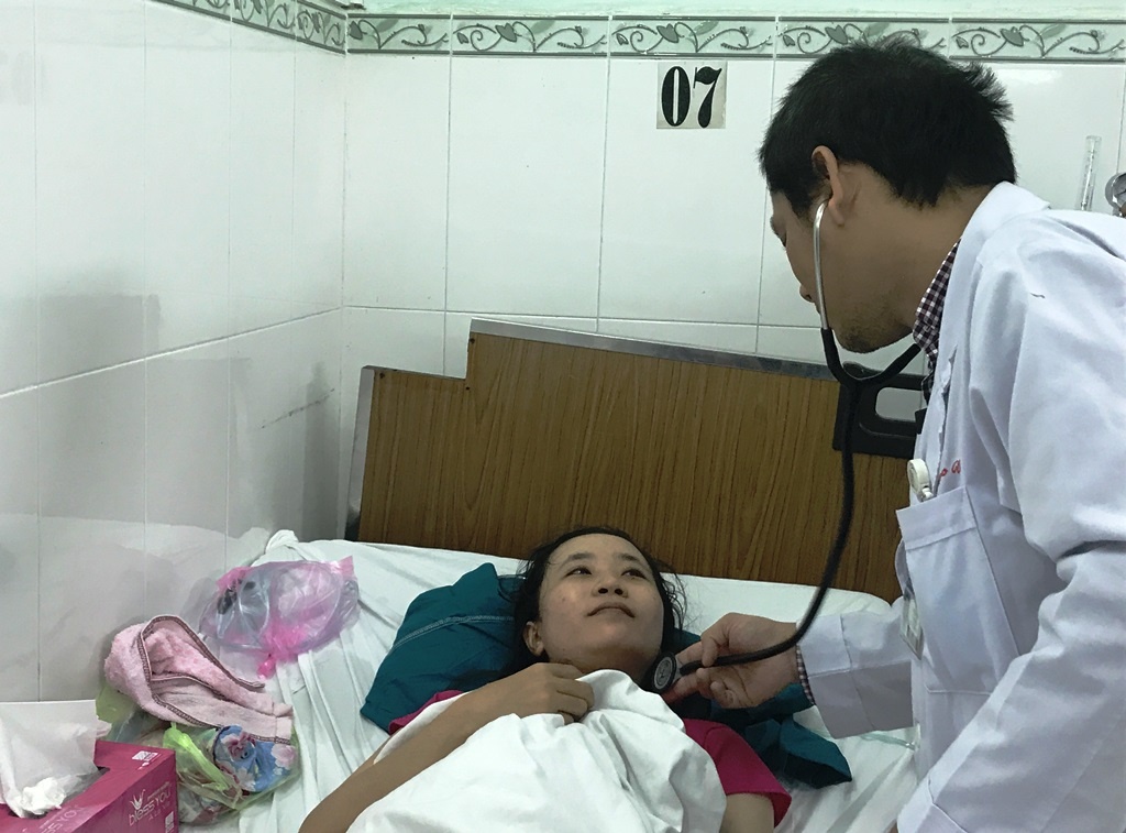 Benh nhan nhap vien vi ngo doc khi amoniac gio ra sao? hinh anh