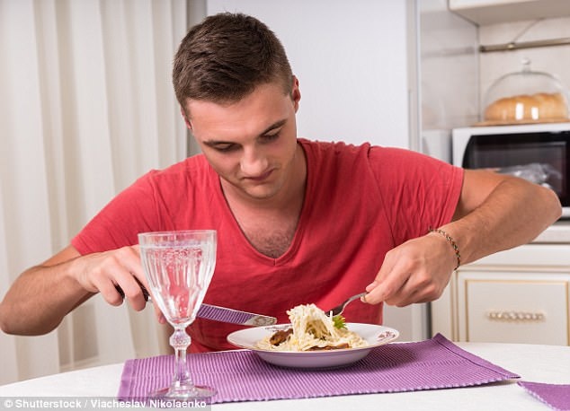 nguy hại khi ăn một mình ảnh 1 nguy hai khi an mot minh anh 1