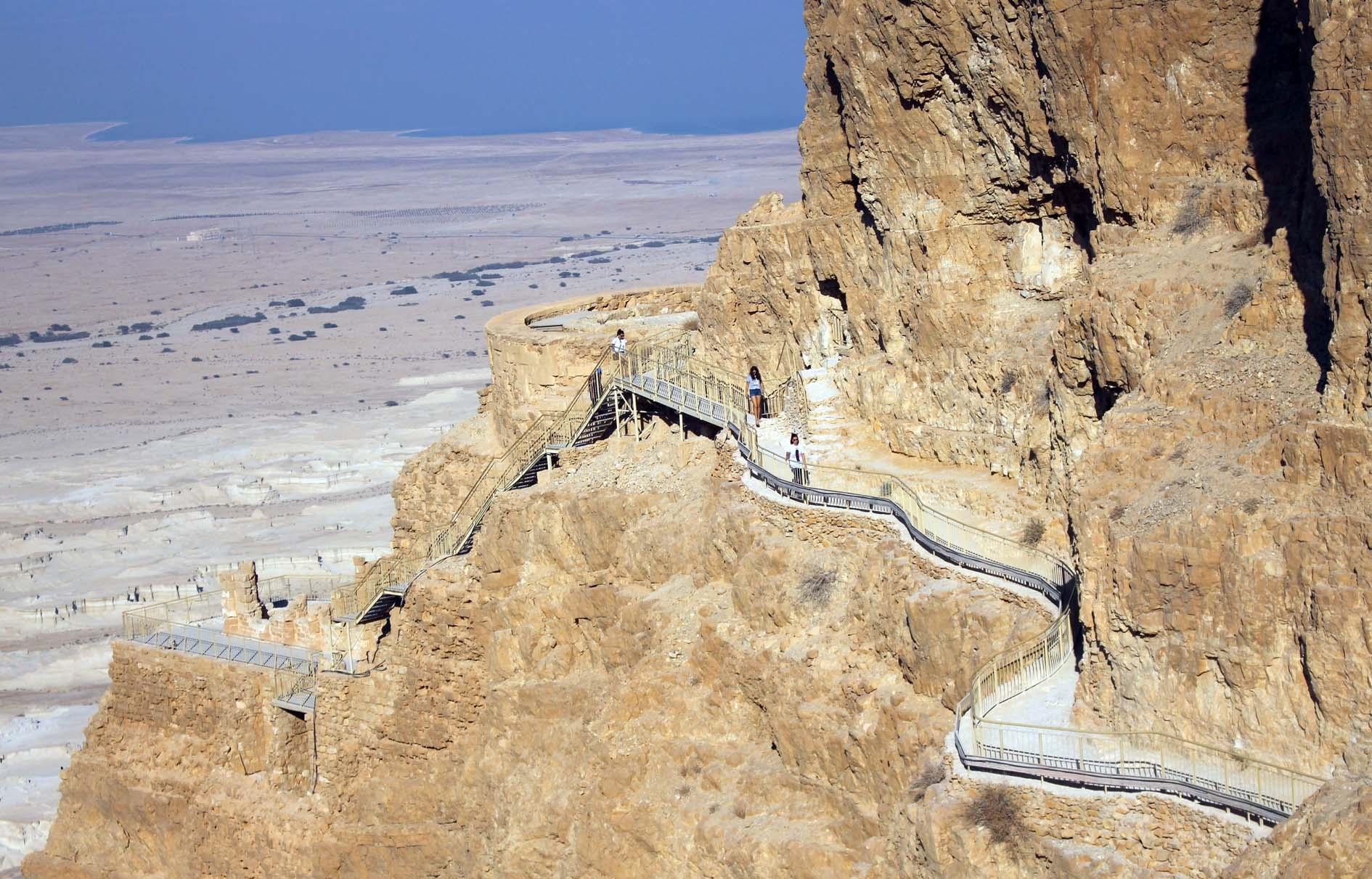 phao dai hon 2000 nam cua nguoi Do Thai giua sa mac anh 1