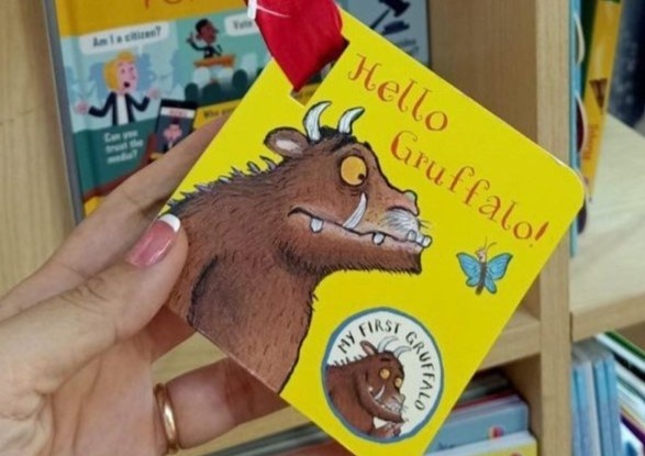 Sach tieng Anh goi dau giuong khi con toi 0-3 tuoi  hinh anh