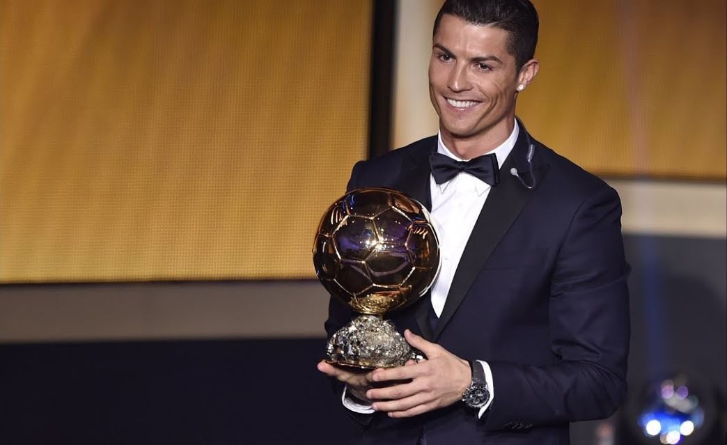 Cristiano Ronaldo: Vi dai tu cai bong cua Messi hinh anh