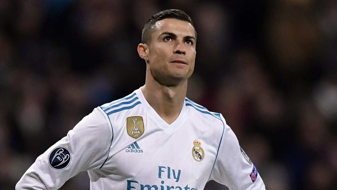 Hết đòi ra đi, Ronaldo muốn treo giày ở Real? ảnh 3 Het doi ra di, Ronaldo muon treo giay o Real? anh 3