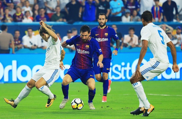 La Liga quyet dinh thoi gian El Clasico luot ve, chau A bat loi hinh anh