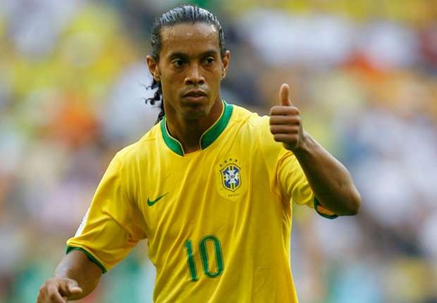 Ronaldinho chinh thuc chia tay su nghiep quan dui ao so hinh anh