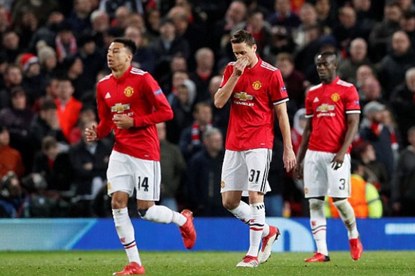 Roy Keane biet ly do that bai cua Manchester United hinh anh