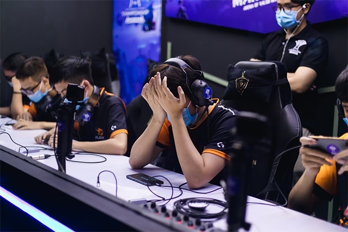 Team Flash gap thach thuc lon hinh anh