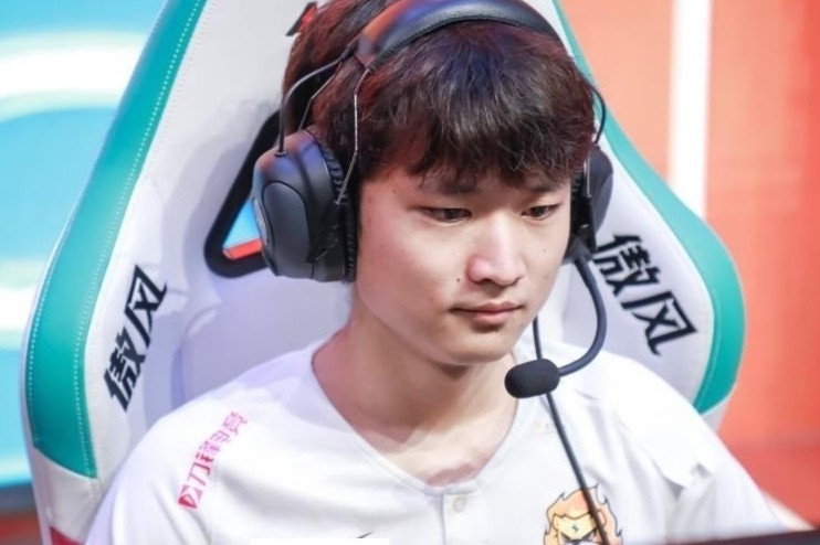 Be boi doi tu huy hoai game thu hang dau Trung Quoc hinh anh