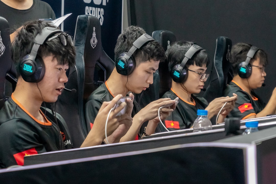 Icon Series SEA mua He 2021 anh 2