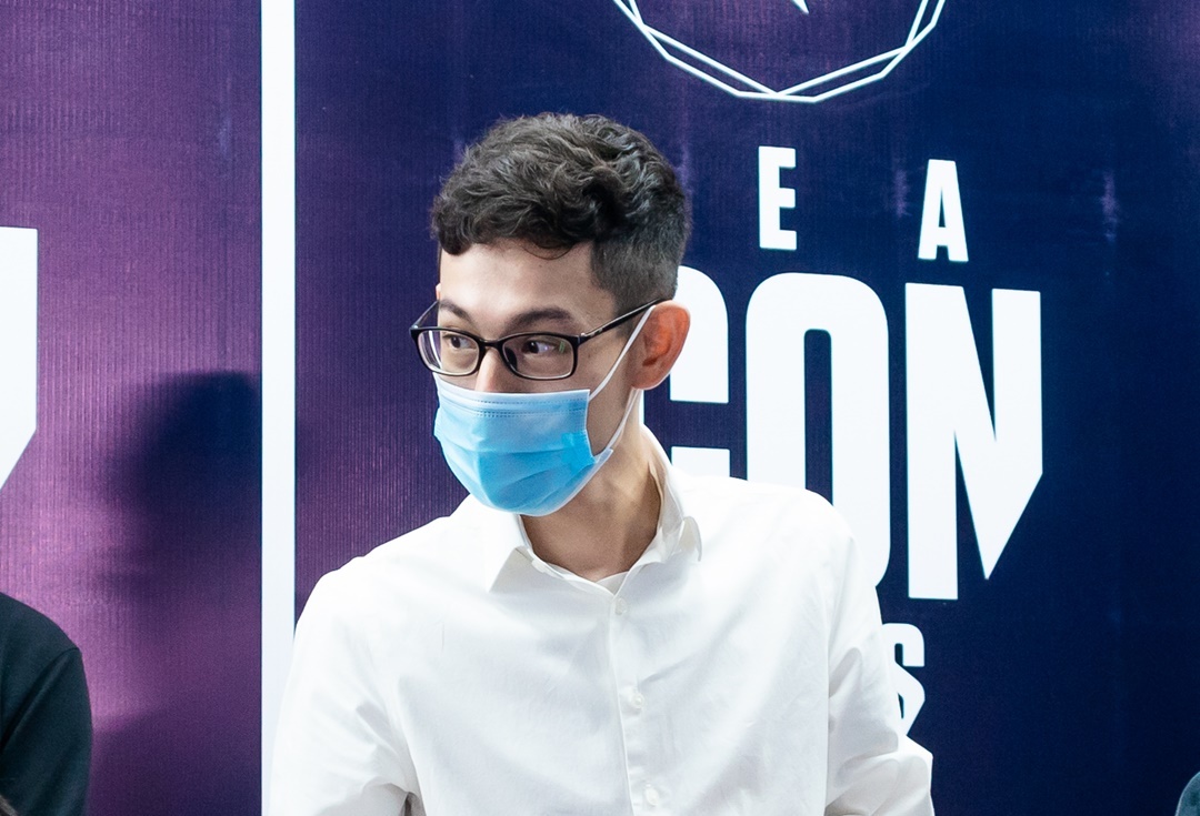 HLV Flash giup doi nha doi mat ap luc du luan the nao? hinh anh