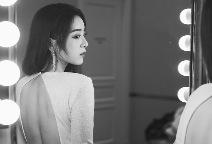 Nu MC noi tieng LPL tai hop ban trai? hinh anh