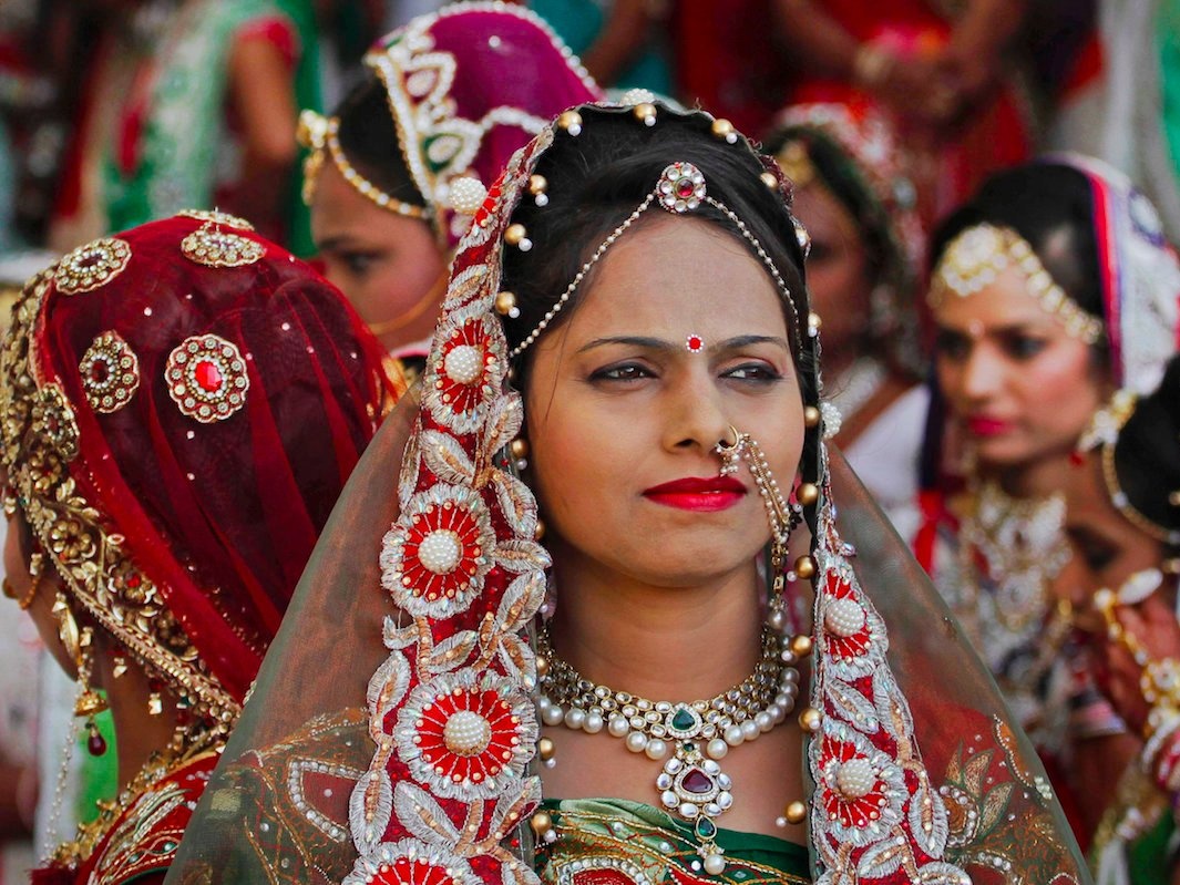 Doc dao dich vu ban ve du tiec cuoi hinh anh