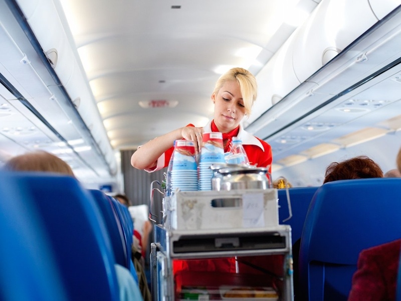 dieu tuyet doi khong nen noi voi tiep vien hang khong anh 2