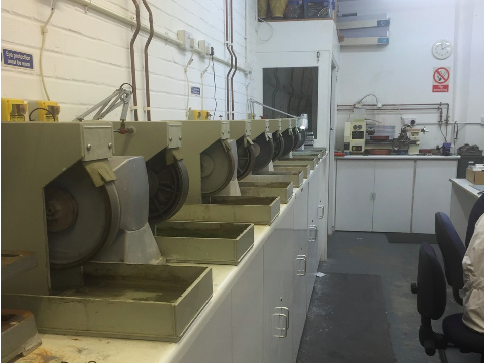 Đằng sau khu phố kim cương đang dần mai một ở London ảnh 16 Dang sau khu pho kim cuong dang dan mai mot o London anh 16