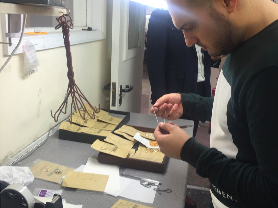 Đằng sau khu phố kim cương đang dần mai một ở London ảnh 8 Dang sau khu pho kim cuong dang dan mai mot o London anh 8