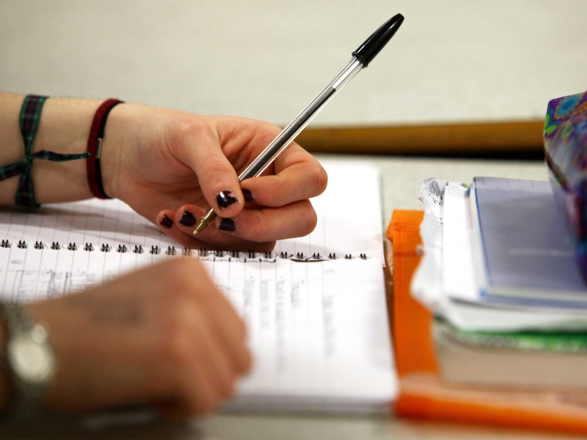 10 cong viec tot nhat danh cho nguoi ngai giao tiep anh 7