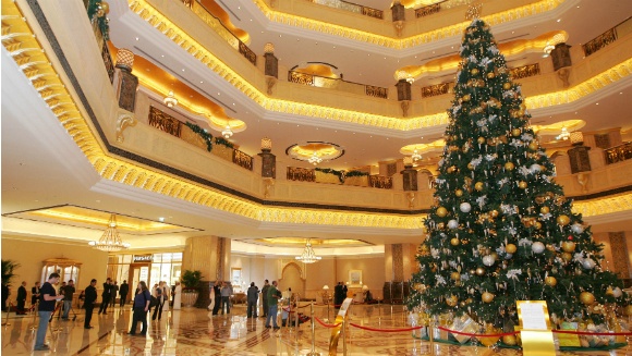 Cây thông Noel đắt nhất thế giới tại Abu Dhabi ảnh 1 Cay thong Noel dat nhat the gioi tai Abu Dhabi anh 1