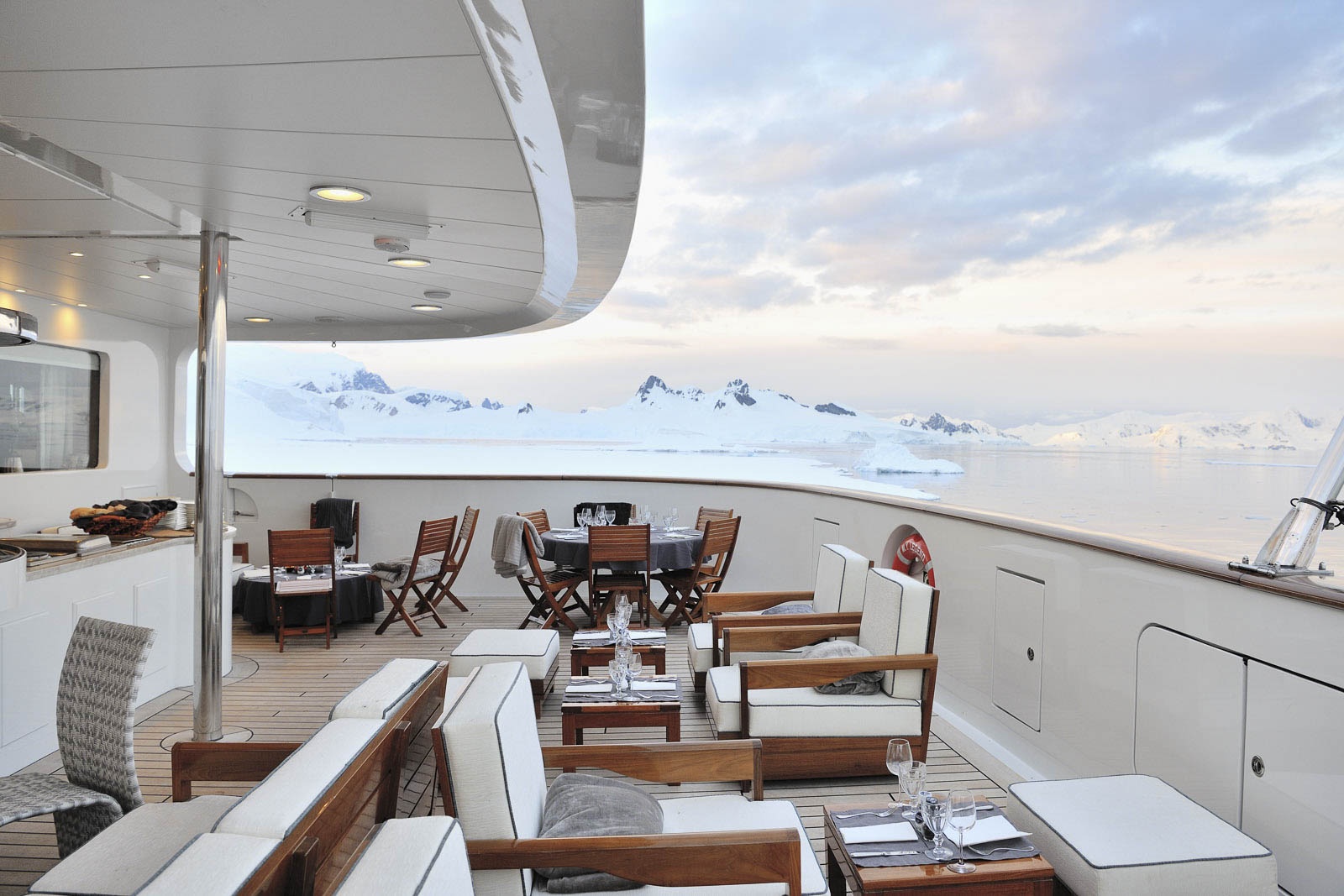 Ben trong du thuyen xa xi vuot bang Nam cuc dau tien tren the gioi anh 3