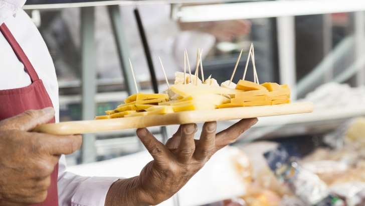 6 dau hieu cho thay ban dang song qua tan tien hinh anh