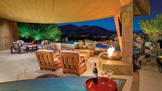 Toan canh dinh thu tren sa mac Palm Desert 12 trieu USD hinh anh