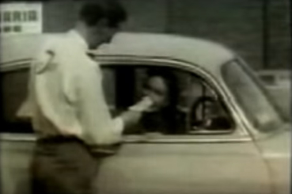 4. Quang cao dau tien nam 1949 hinh anh