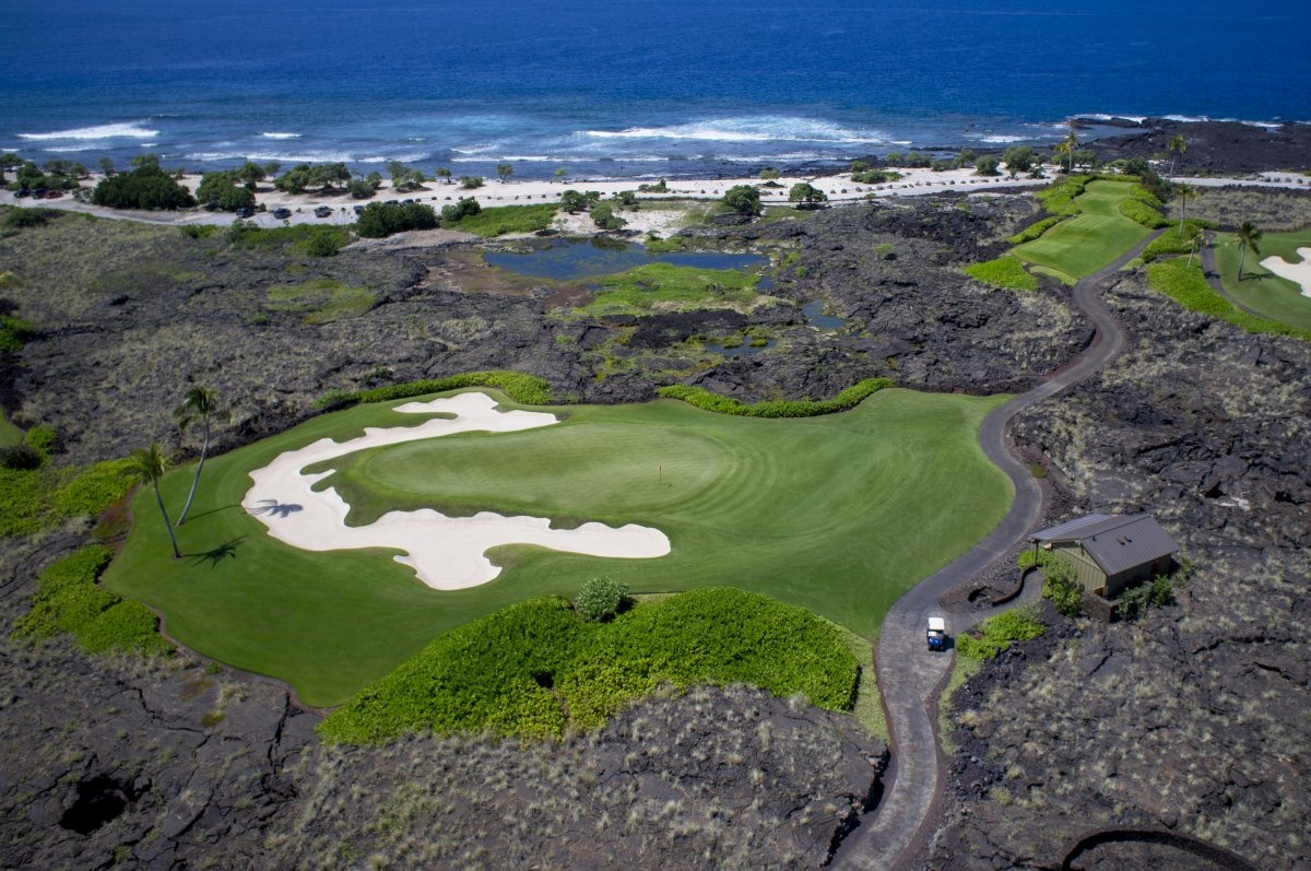 Ben trong cau lac bo doc quyen cho gioi giau anh 10