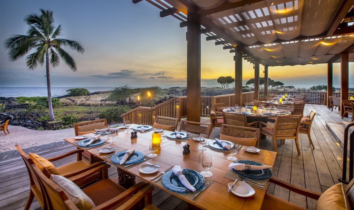 Ben trong cau lac bo doc quyen cho gioi giau anh 19