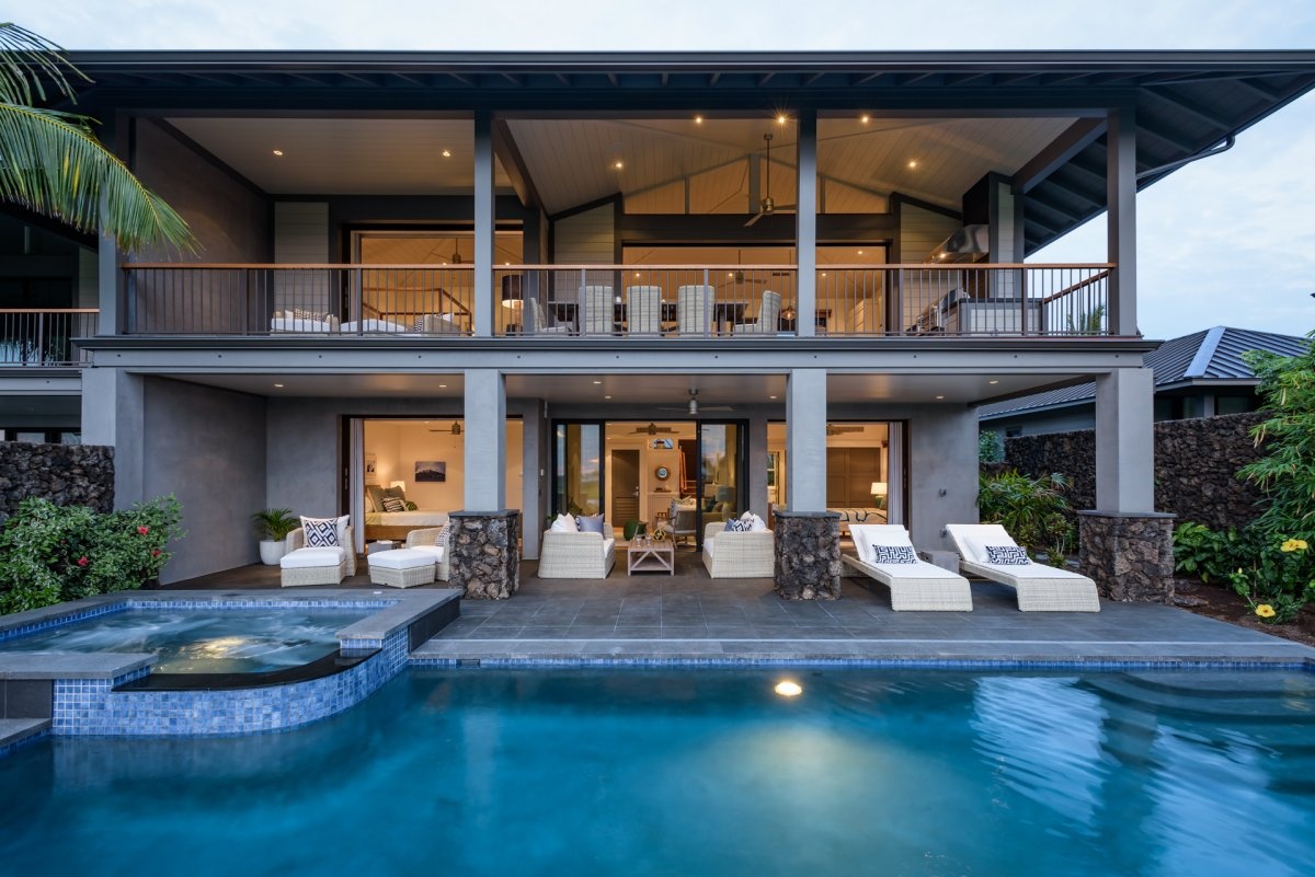 Ben trong cau lac bo doc quyen cho gioi giau anh 5