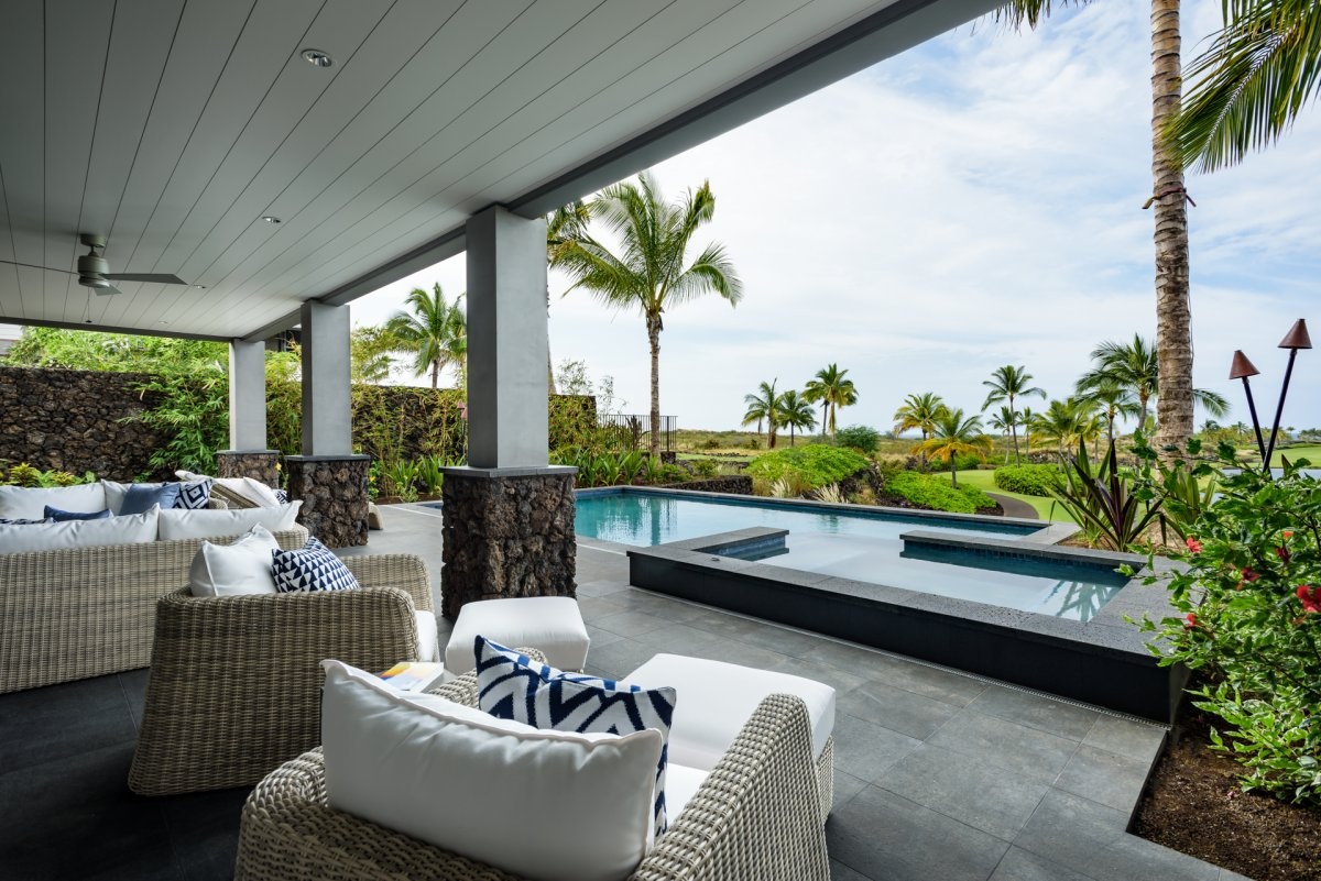 Ben trong cau lac bo doc quyen cho gioi giau anh 6