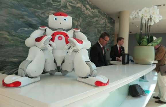 20 cong ty da va dang thay the nhan vien bang robot hinh anh