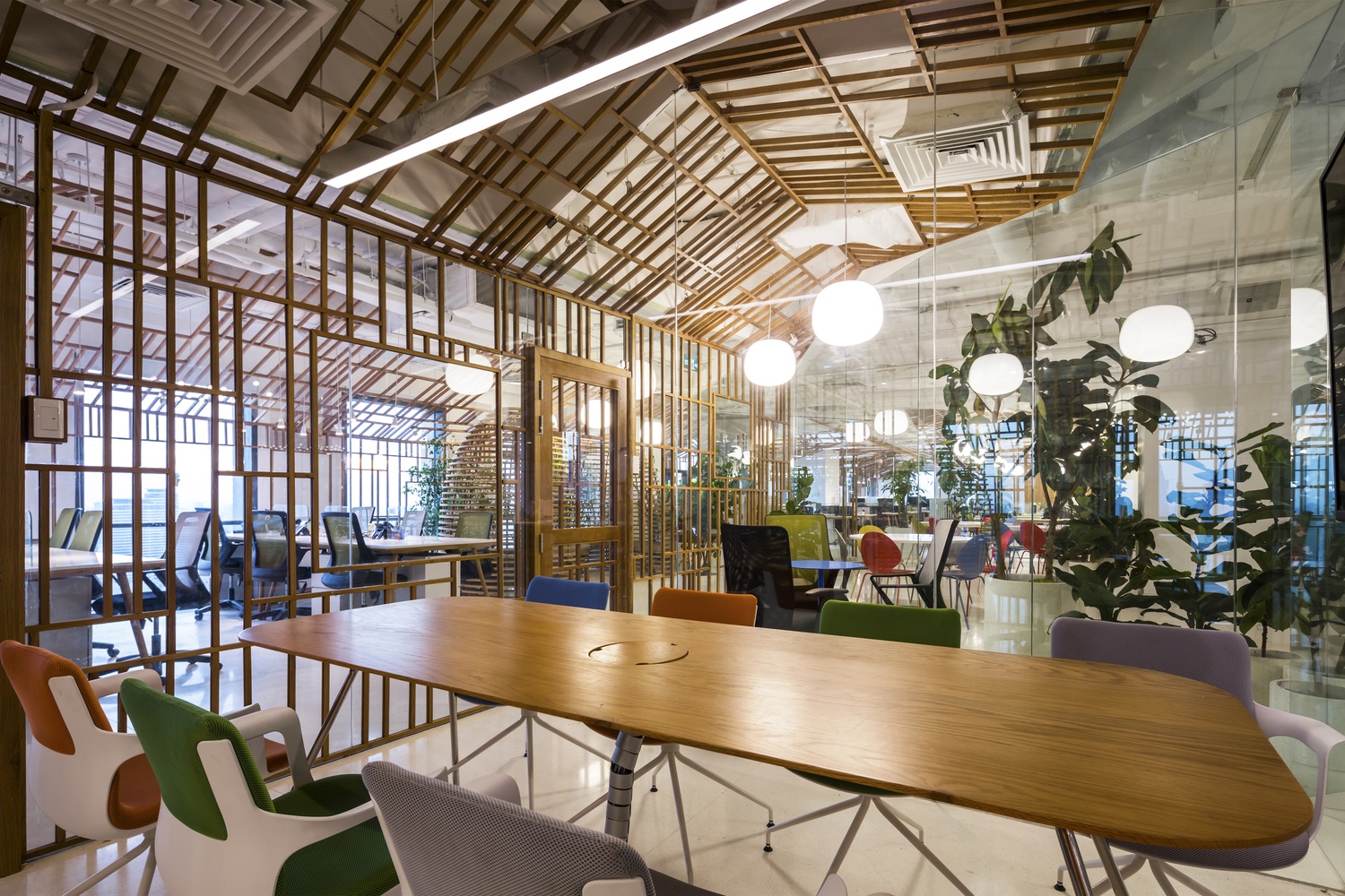 Van phong hien dai lay y tuong tu tre go nong thong tai Sai Gon anh 9