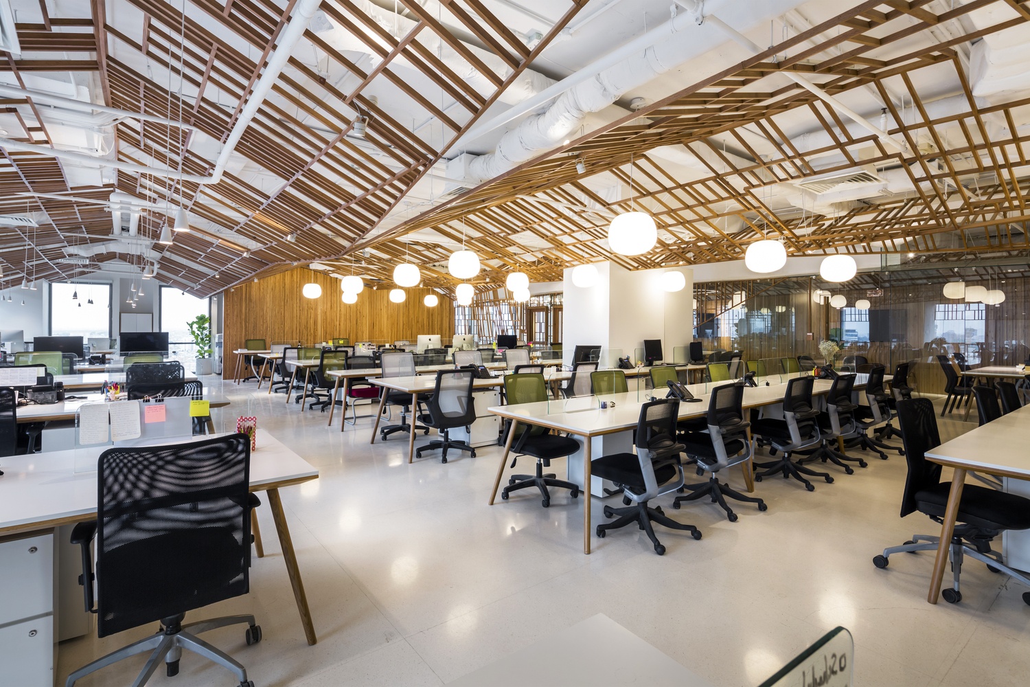 Van phong hien dai lay y tuong tu tre tai Sai Gon hinh anh