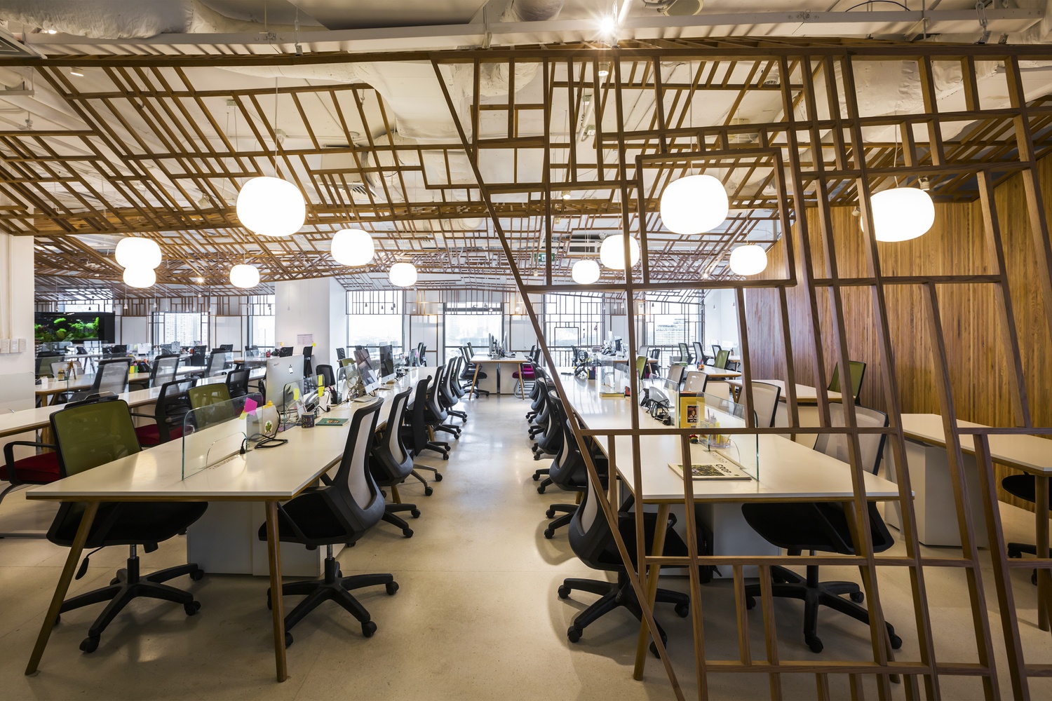 Van phong hien dai lay y tuong tu tre go nong thong tai Sai Gon anh 4